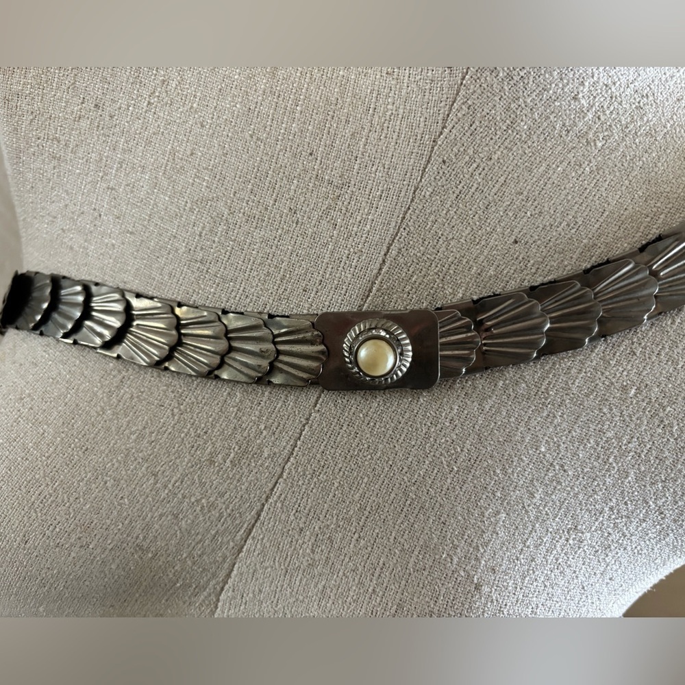 Vintage Silver-Tone Women's Metal Stretch Belt with Pearl Accent